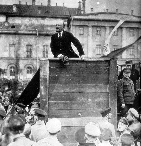Lenin-Trotsky_1920-05-20_Sverdlov_Square_(original)