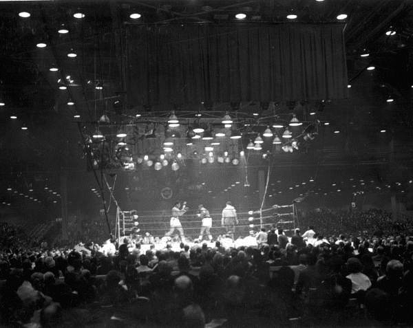 Championship_fight_between_Cassius_Clay_and_Sonny_Liston_Miami_Beach,_Florida