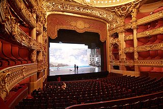 Scène_de_l'opéra_Garnier